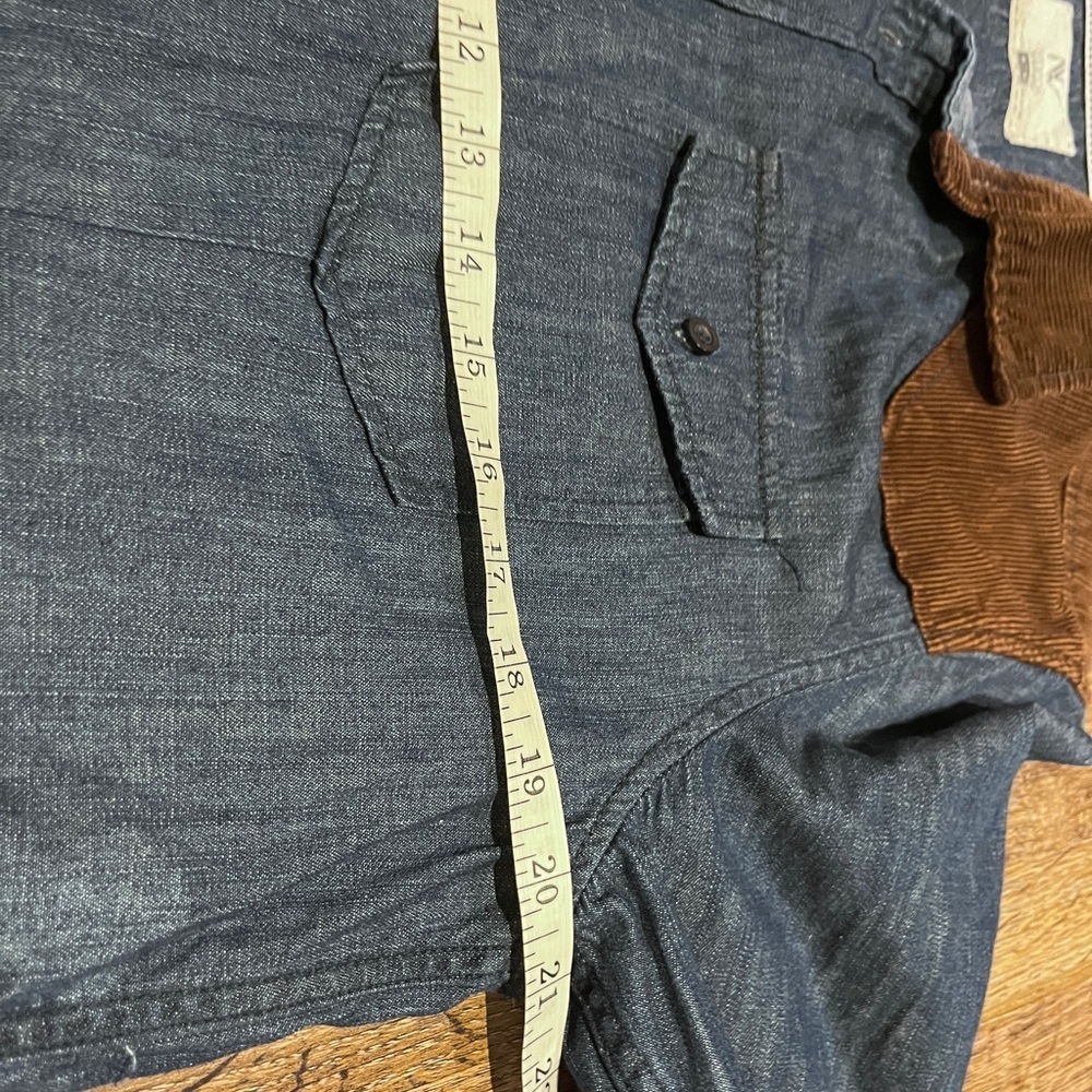 Button Denim Shirt
Western Brown corduroy Long SleeveShoulder patches medium - Picture 6 of 7